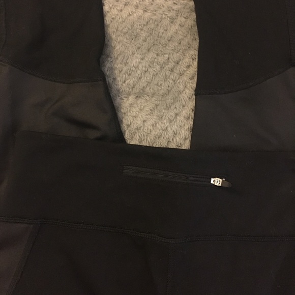 NWT BlAck capris - Picture 4 of 4